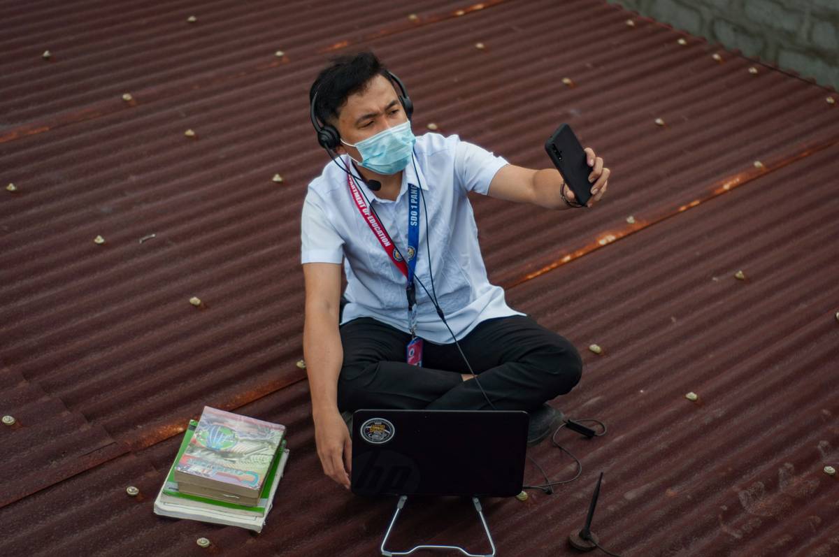 Cute cartoon Tamagotchi-like creature holding sign ‘Mindful Reminder!’