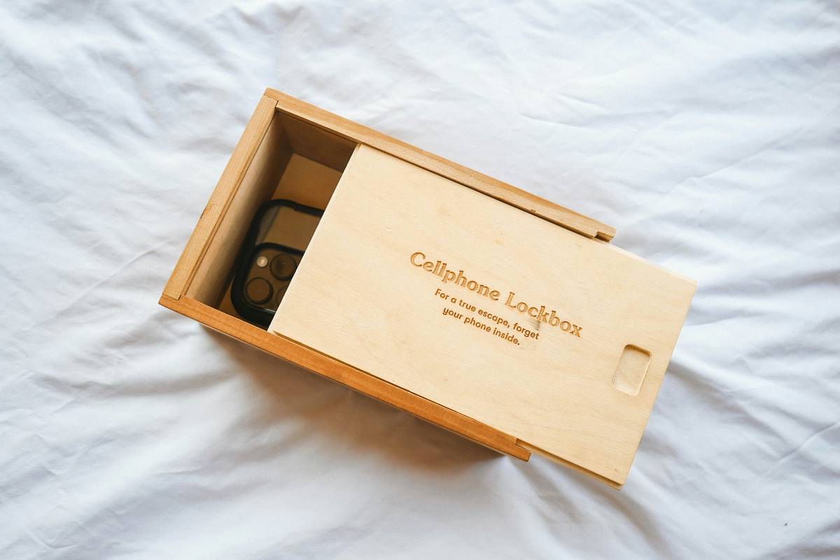 Screenshot showcasing app customization options such as themes, notification settings, and mood trackers.